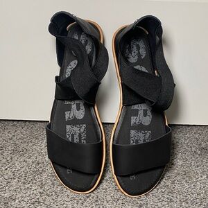 Sorel Women's Black and Tan Sandals